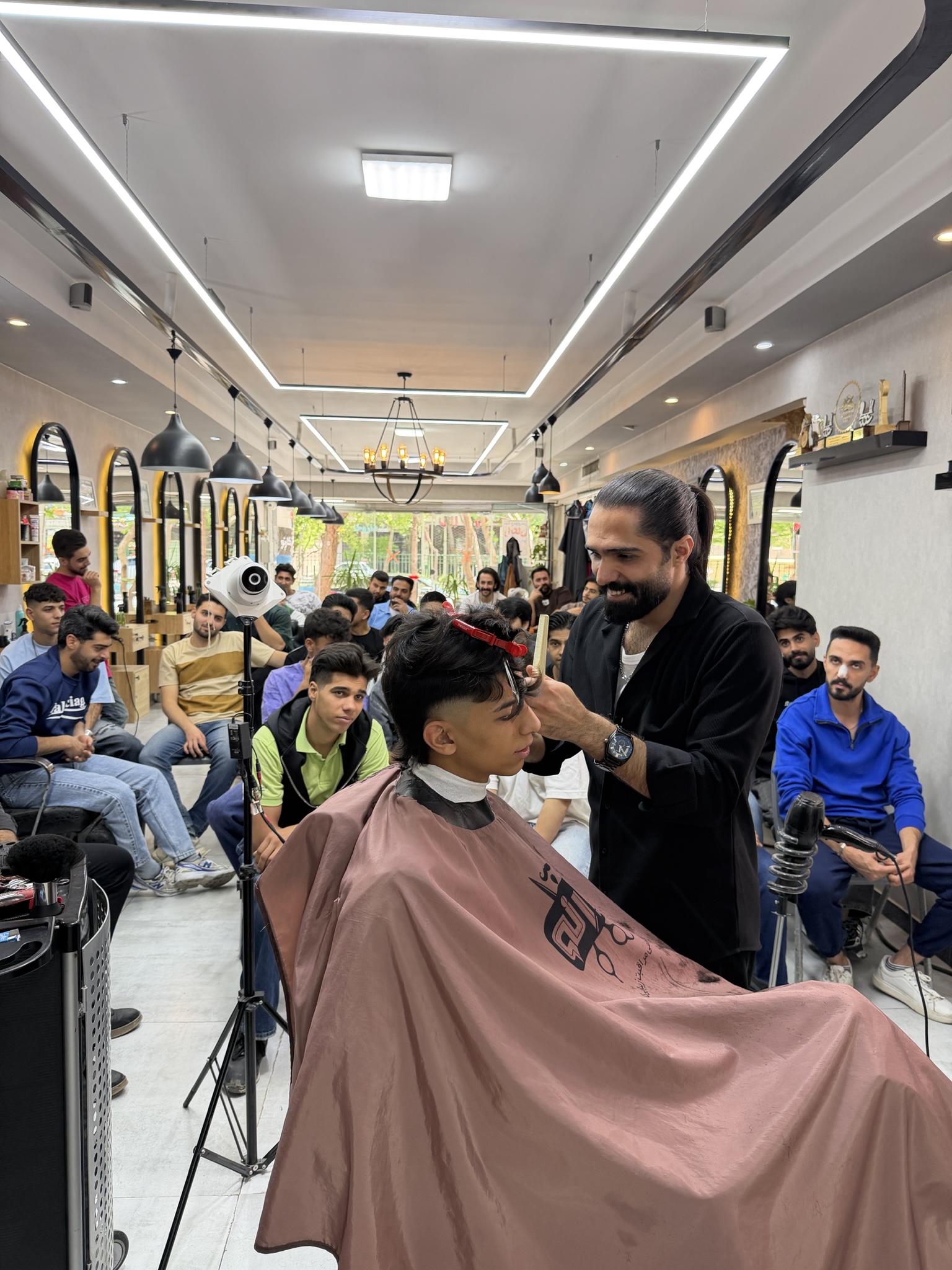 آموزشگاه آرایشگری مردانه صادق زمین پرداز