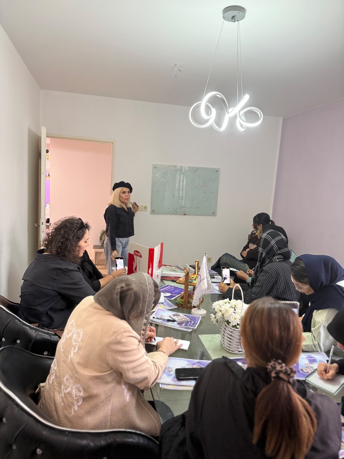 سالن زیبایی و آموزشگاه مریم نیکا