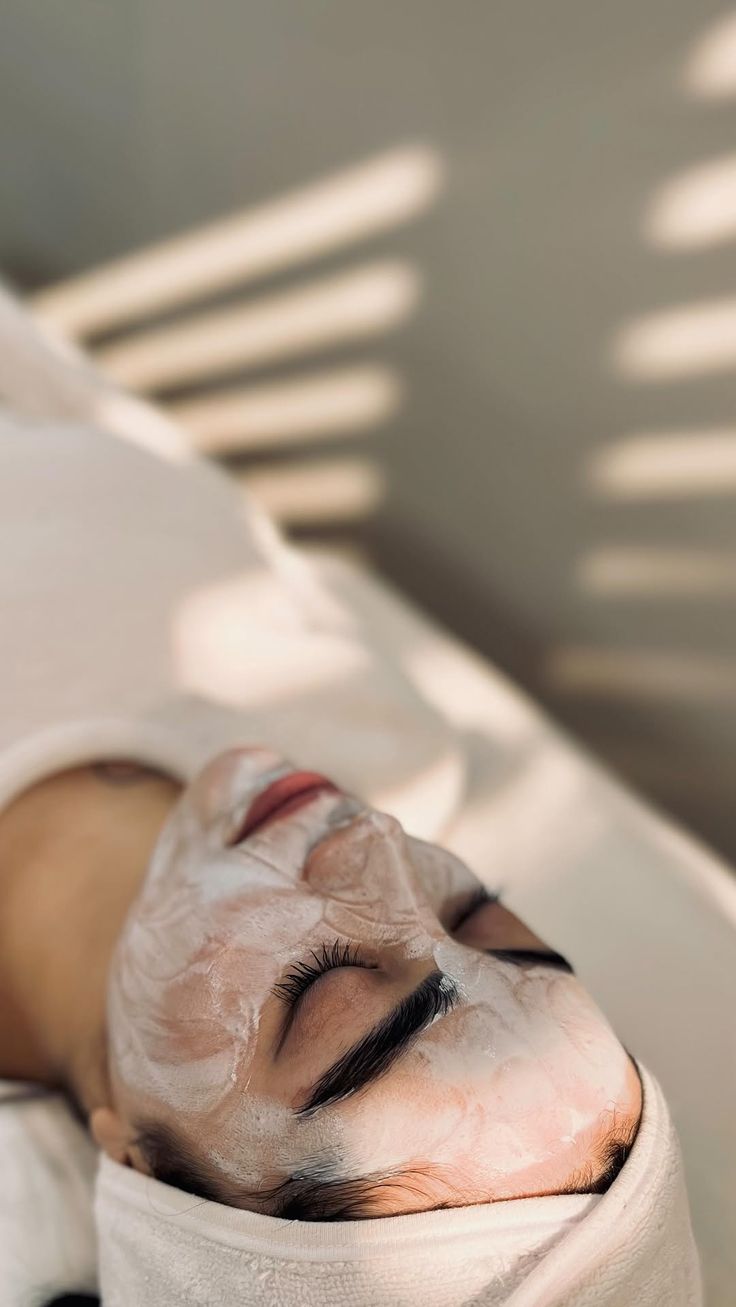 فیشیال و خدمات پاکسازی پوست الهام اورا