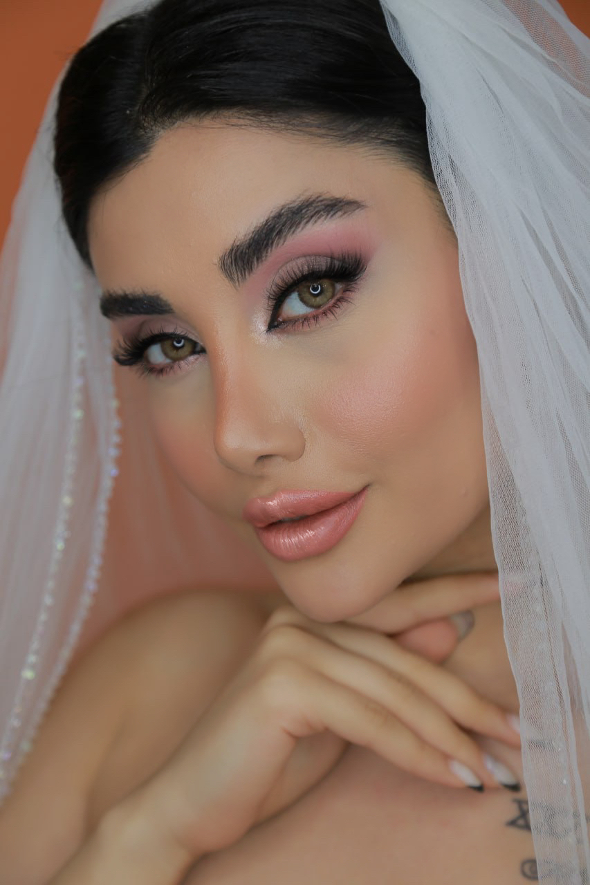 سالن زیبایی یاقوت  میکاپ وشنیون عروس و..