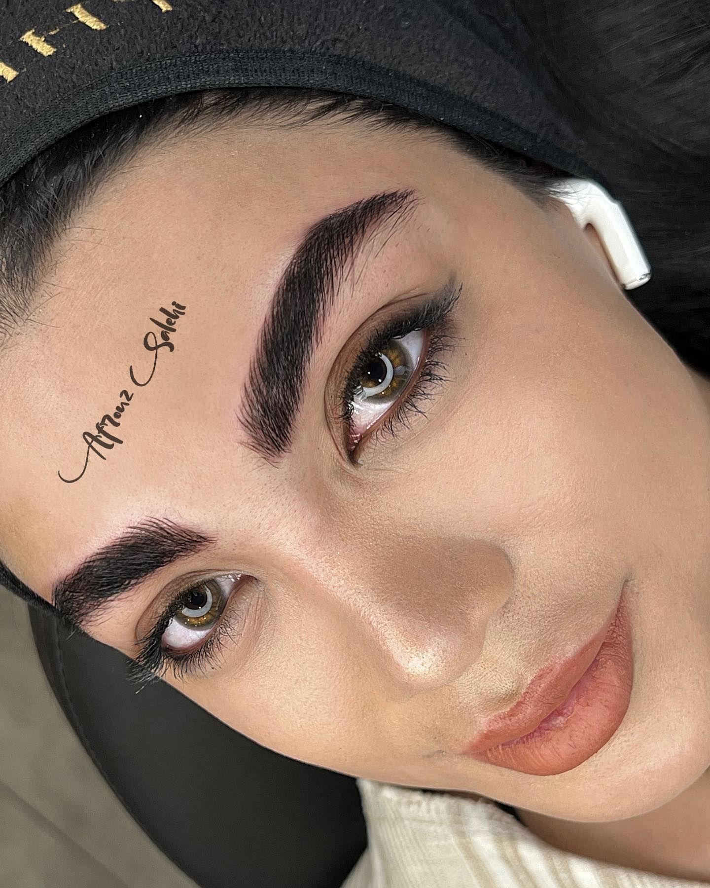 .سالن تخصصی میکروبلیدینگ افروز صالحی