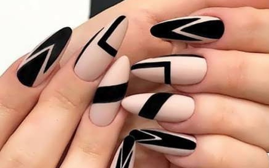 آرایشگر زنانه پیواسته